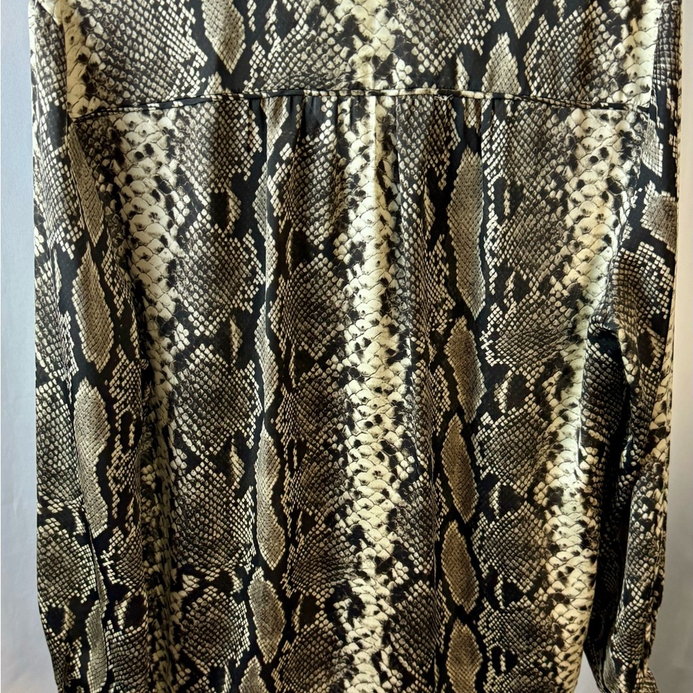 Jones of New York Snakeskin Long Sleeve Button‎ Front Blouse size 14 - Picture 7 of 10